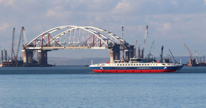 Крымский мост готовится к запуску поездов