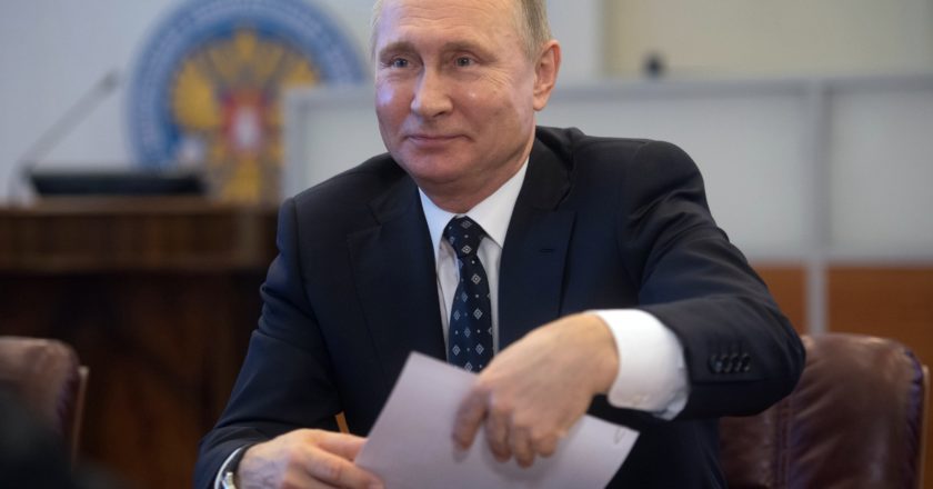 Путин поручил ускорить российскую экономику
