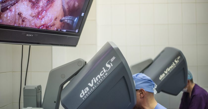 В США создали робота-змею, умеющую залезать в человека