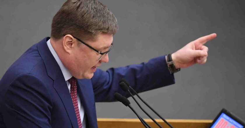 Исаев предупредил о дефиците лекарств