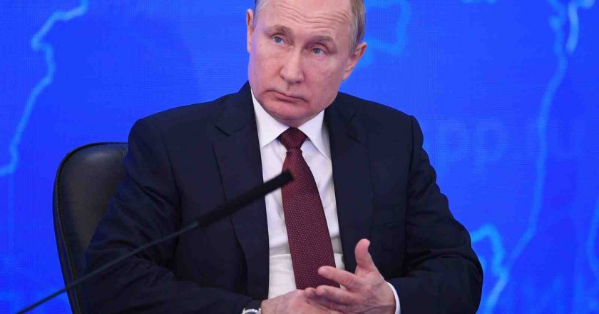Путину предложили жесткий способ борьбы с бедностью