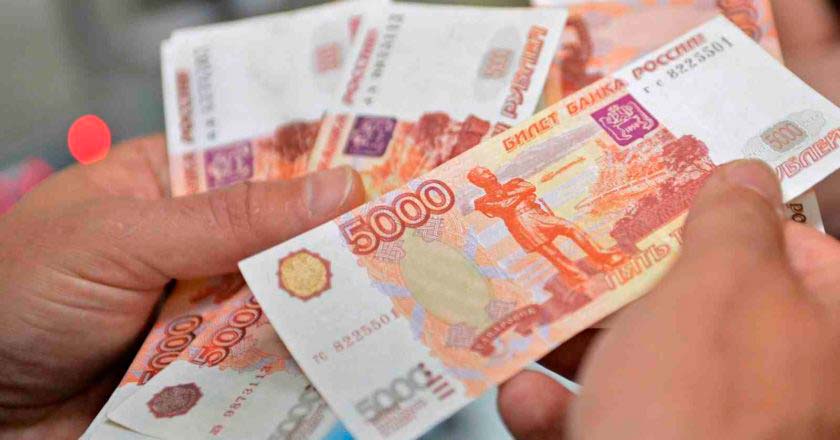 Экономист объяснил, почему россияне «сосут лапу»