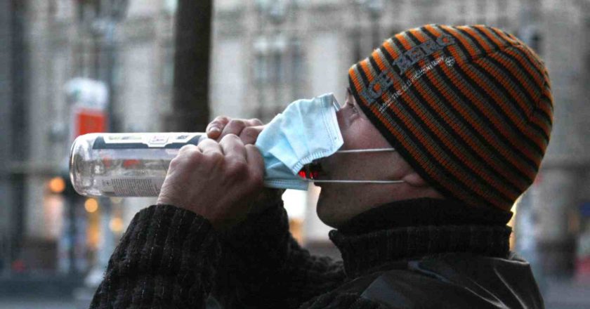 Эксперты назвали регионы, где чаще всего покупают алкоголь и сигареты