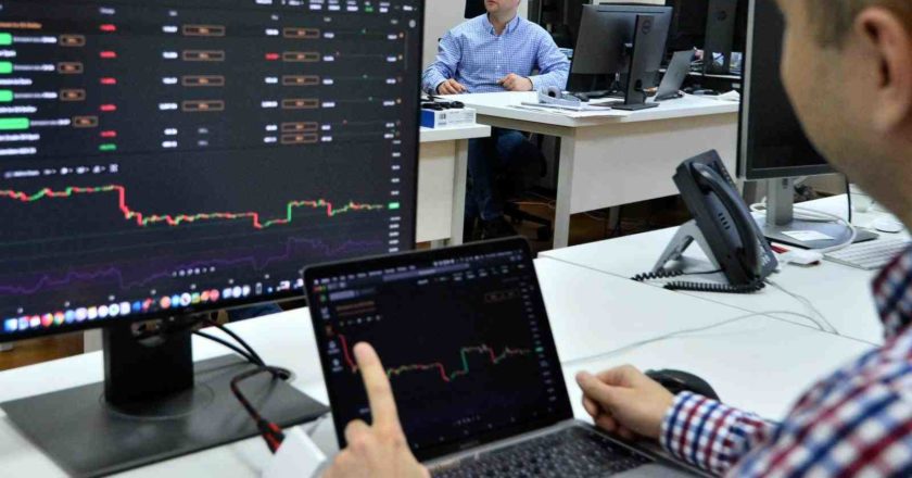 Взлетевшая нефть привлечет деньги в российские акции