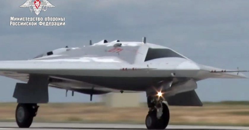Российский беспилотник «Охотник» совершил первый полет