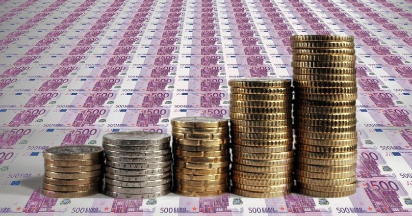 Финансисты объяснили причины скупки валюты