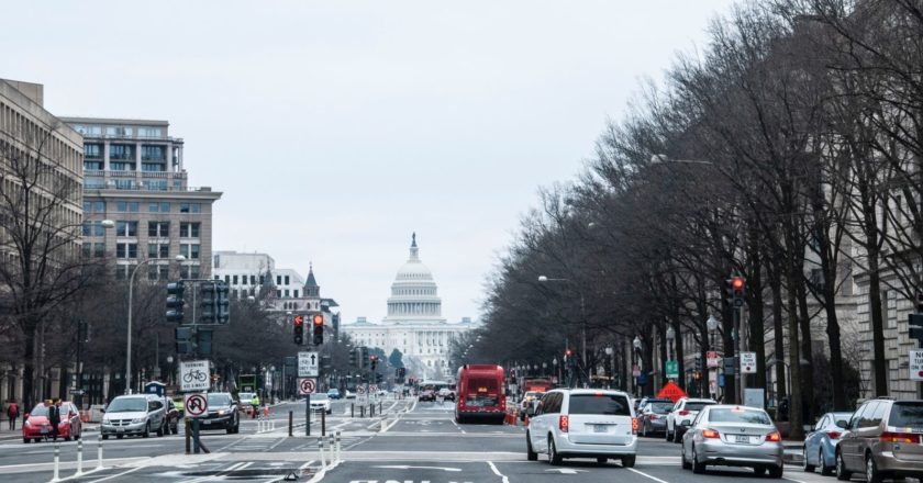 Как проверяют чиновников в США