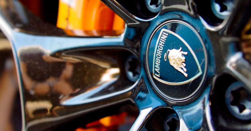 Россияне начали пересаживаться на Lamborghini