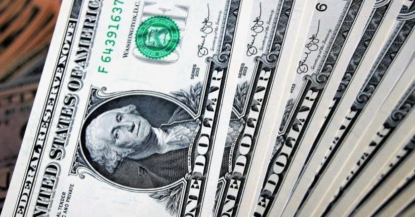 Доллар может упасть до 30 рублей