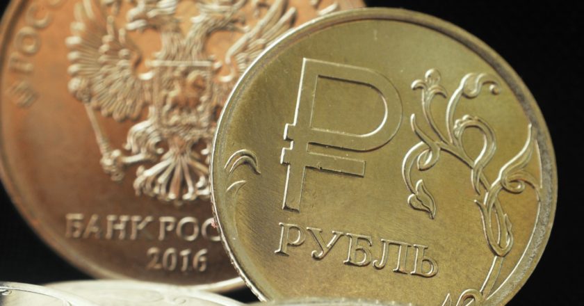 Рубль принесли в «сакральную жертву»