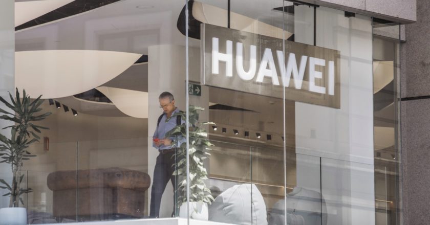 Huawei запускает в октябре умного ассистента