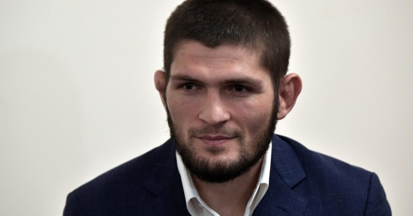 Нурмагомедов выгодно продал футболку побитого соперника