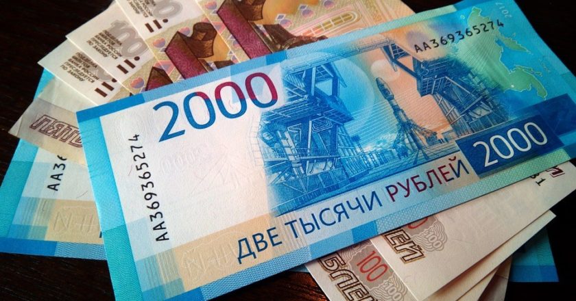 Эксперты выяснили, когда россияне начинают копить