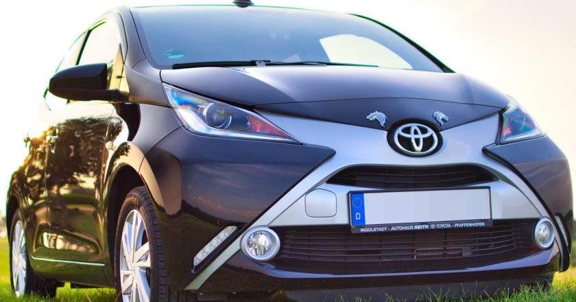 Toyota сделала автомобиль на солнечных батарейках