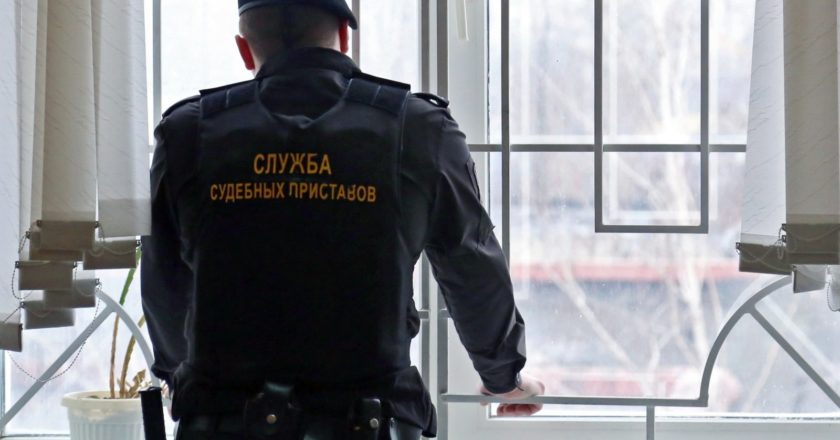 Долги будут взыскивать частные приставы