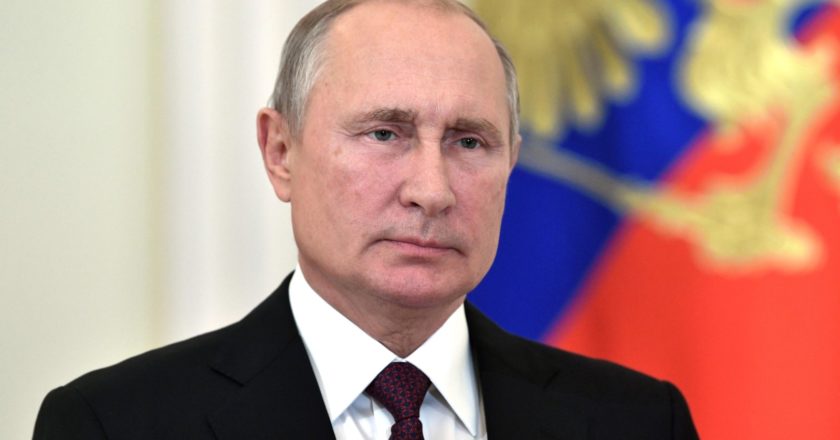 Владимир Путин поднял зарплату силовикам