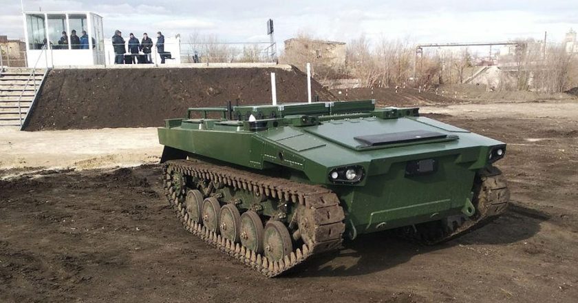 В России показали настоящего боевого робота