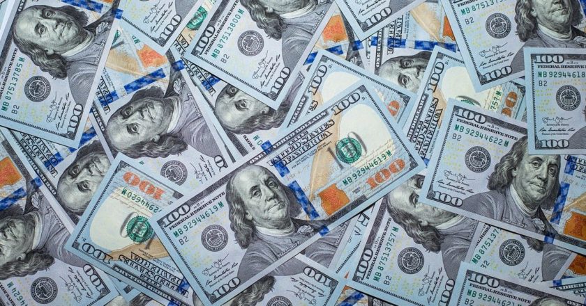 Отказ от доллара стоил России $7,7 миллиардов
