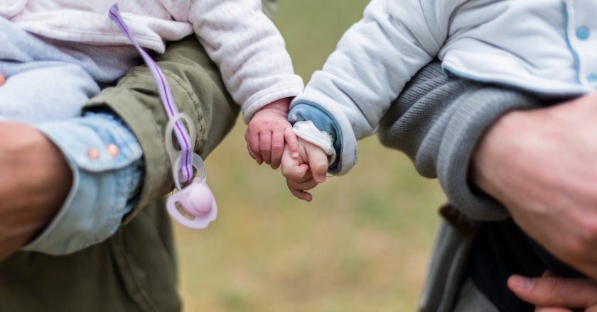 Минтруд: работающим родителям откажут в пособии на детей