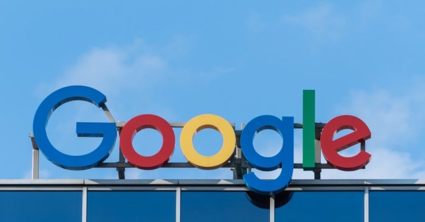 Google и Facebook должны делиться доходами с Россией