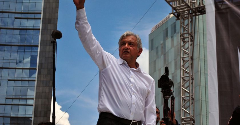 Мексика падает влево