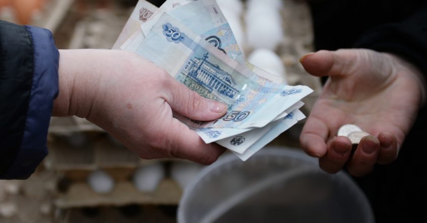 Россияне отдают на выплату кредитов последний доход