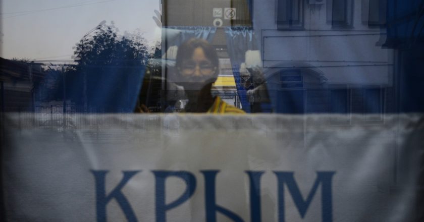 Поезд из Москвы проехал по Крымскому мосту