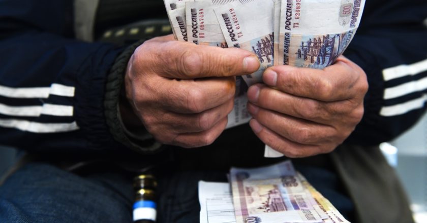 Депутаты предлагают разрешить тратить пенсионные накопления