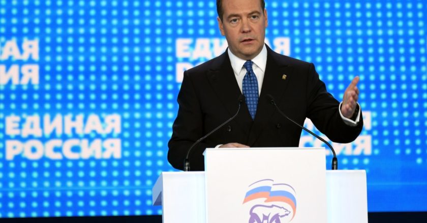 Медведев может сохранить санкции навечно