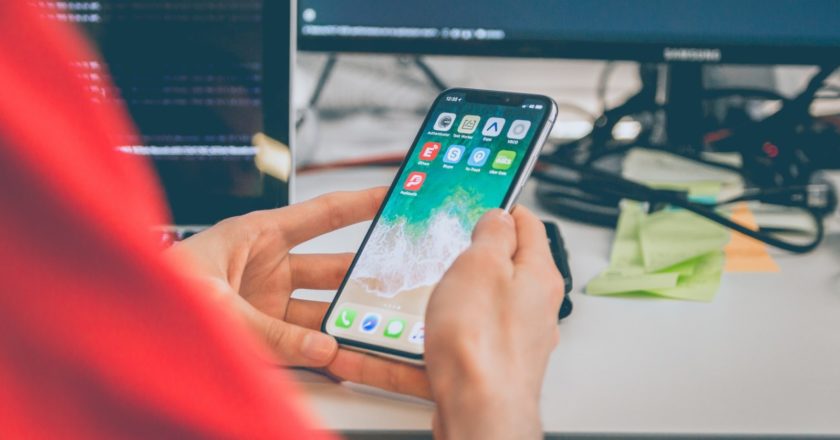 Россиян заставят пользоваться отечественным софтом на смартфонах