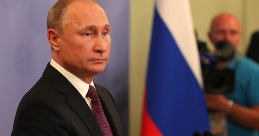 Путин отменил пособия для детей размером 50 рублей