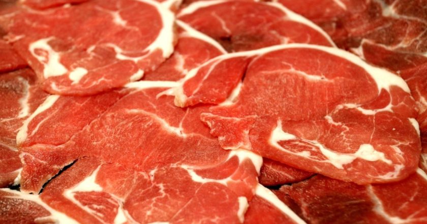 Бактерии научились делать мясо