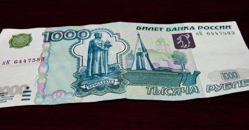 В России на 1 тыс. рублей выросли пенсии