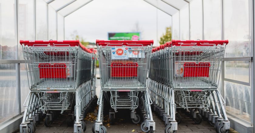 Топ-5 российских продуктовых ритейлеров: ответы на вызовы