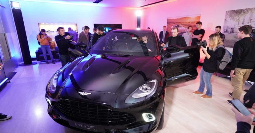 Aston Martin представил первый в своей истории кроссовер