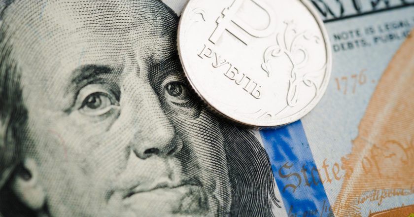 Экономист объяснил угрозу 200 рублей за доллар