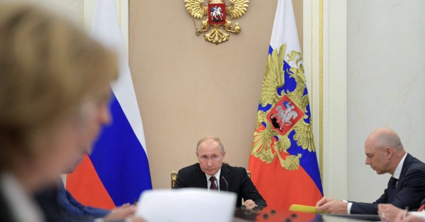 Россия полагается только на нефть, водку и автомат Калашникова — эксперт