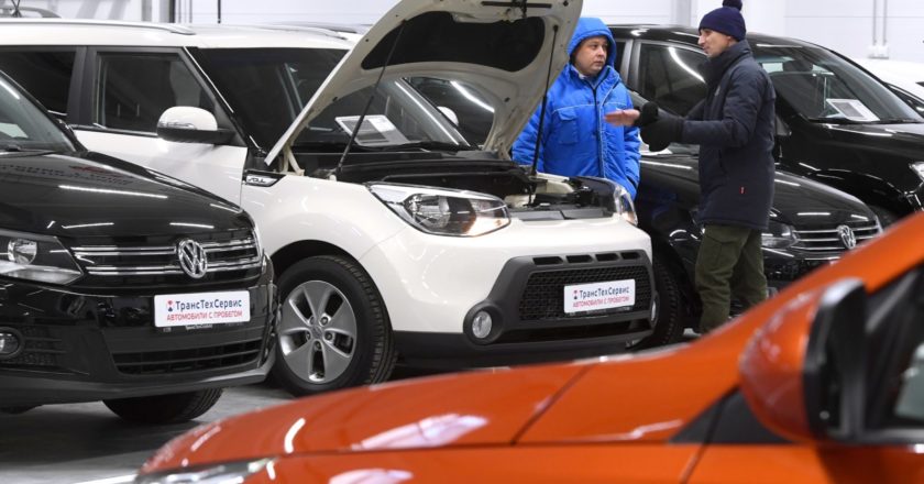 Российский авторынок продолжает падать