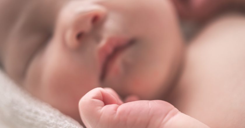 Роддома оснастят камерами наблюдения за младенцами