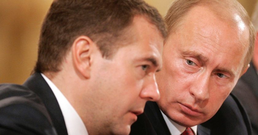 Россияне негативно оценили работу старого правительства