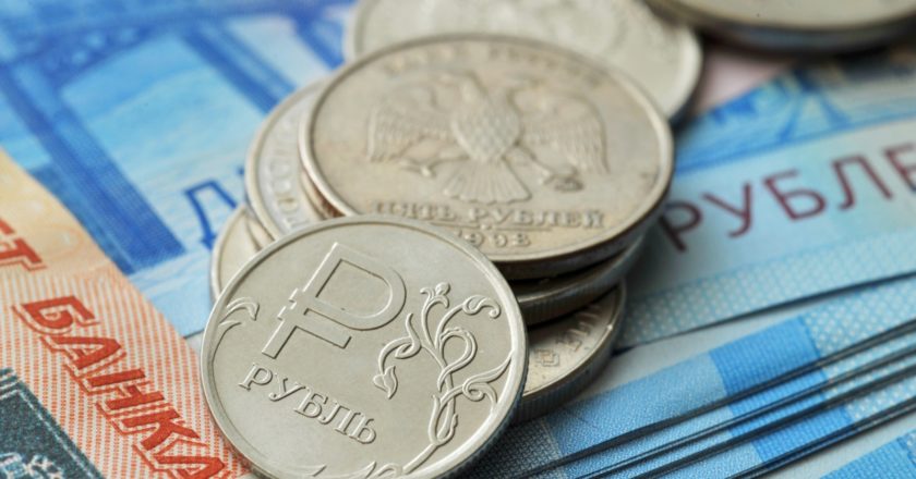 Минэкономразвития прогнозирует, что рубль упадет по отношению к доллару