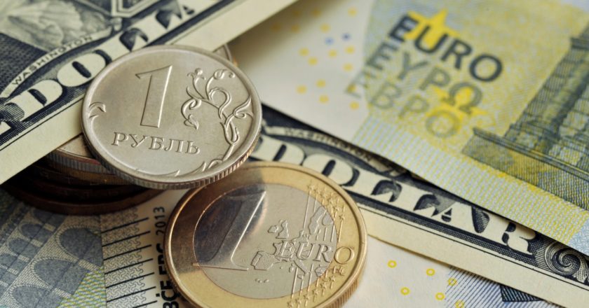 Упавшая нефть и бюджетное правило обвалили рубль