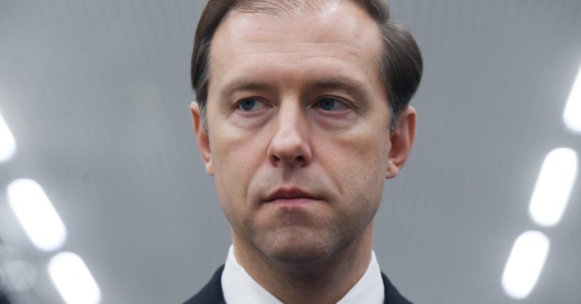 Мантуров приземлился на неисправном «Суперджете»