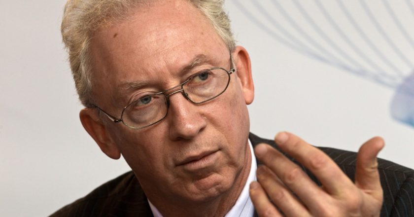 Олег Вьюгин рассказал, что поможет затормозить мировой кризис