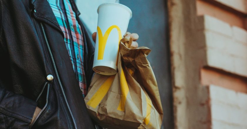 McDonald's проследит за клиентами с помощью умных стаканчиков