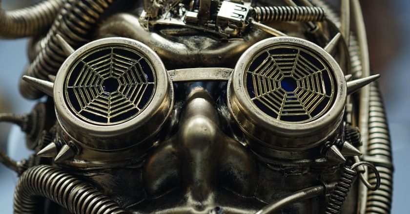8 известных людей-киборгов