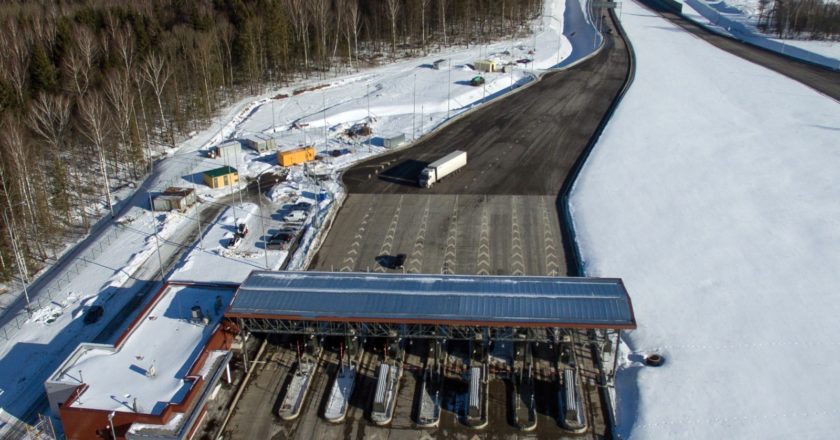 Пункт оплаты на платной дороге М-11 Москва - Санкт-Петербург в Московской области. Максим Блинов / РИА Новости