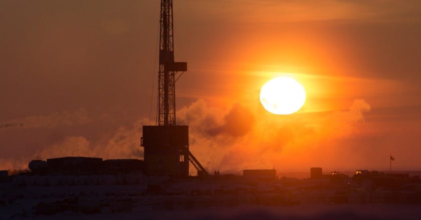 Буровая установка на месте бурения нефтяной компанией "Роснефть" скважины "Центрально-Ольгинская-1" на Хатангском лицензионном участке. Пресс-служба ПАО "НК Роснефть"