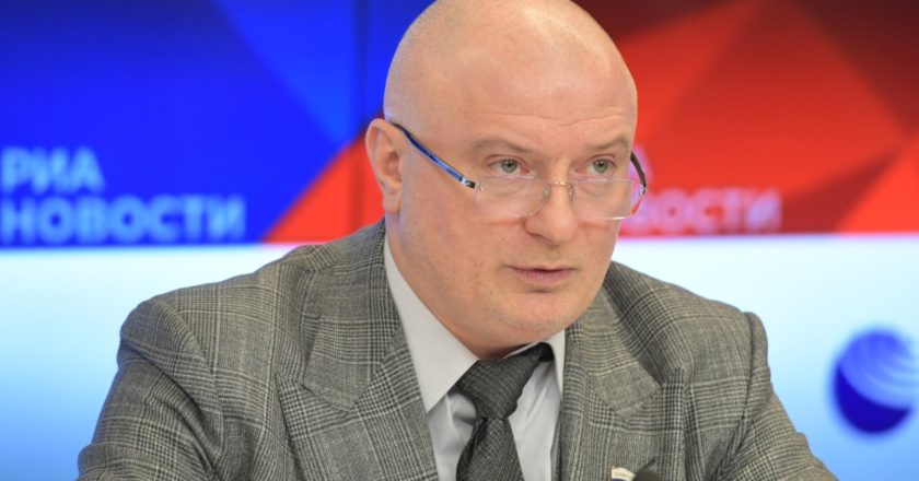 Сопредседатель рабочей группы по подготовке предложений о внесении поправок в Конституцию РФ, председатель Комитета Совета Федерации Федерального Собрания Российской Федерации по конституционному законодательству и государственному строительству Андрей Клишас во время пресс-конференции в Международном мультимедийном пресс-центре МИА "Россия сегодня" Владимир Трефилов / РИА Новости