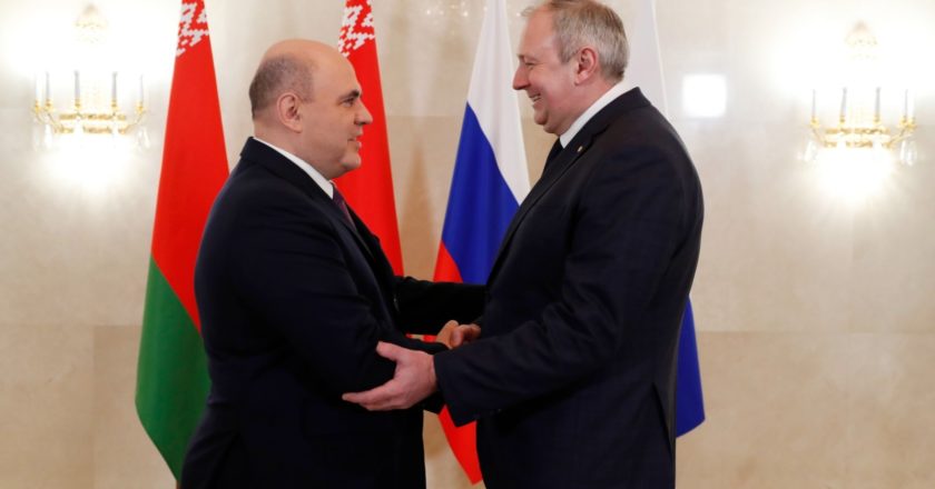 Председатель правительства РФ Михаил Мишустин и премьер-министр Белоруссии Сергей Румас (справа) во время встречи. Дмитрий Астахов / РИА Новости